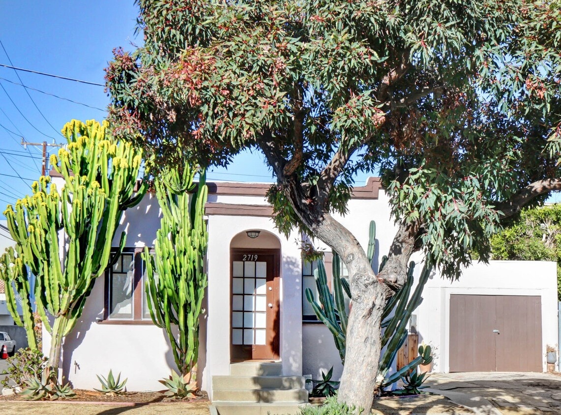 Primary Photo - 2719 Broadway Ave in Santa Monica