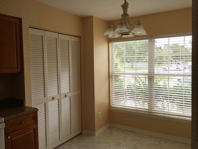Foto del edificio - 4355 Brook Hollow Cir