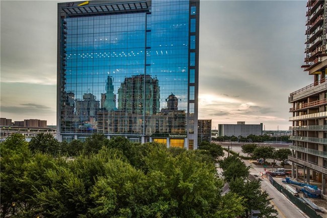 Foto del edificio - 2323 N Houston St
