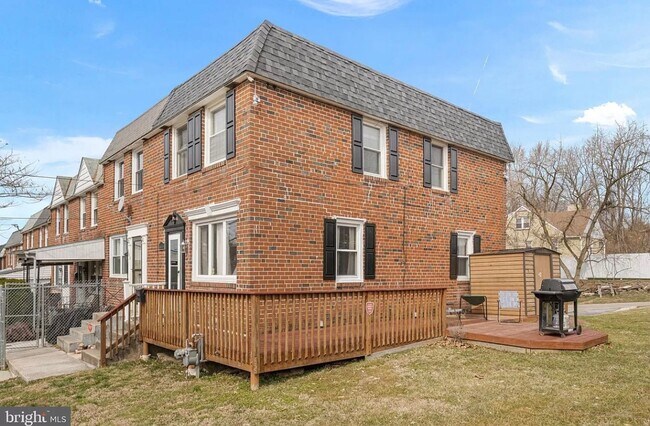 Building Photo - Beautifully Updated 3 Bedroom House Availa...