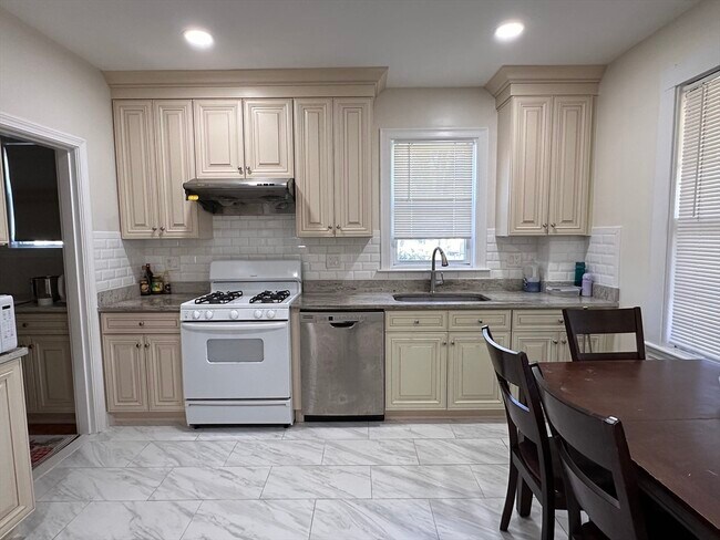 Foto del edificio - 396 Highland Ave