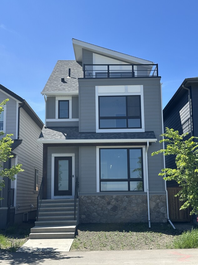 Primary Photo - Spacious 3-Bedroom Home for Rent on 37th S...