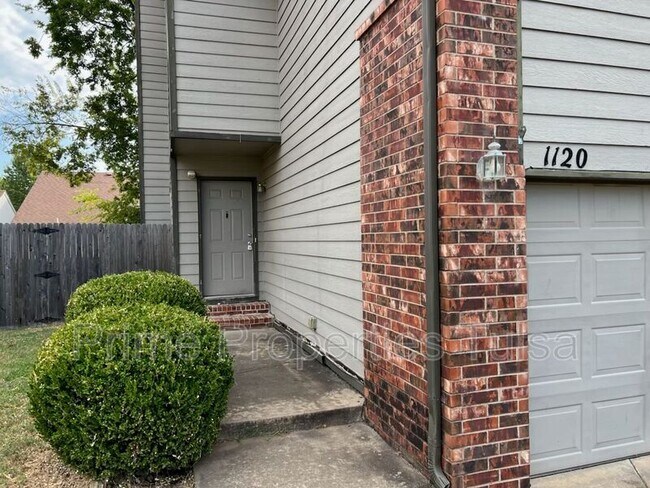 Foto del edificio - 1120 W Florence Ct