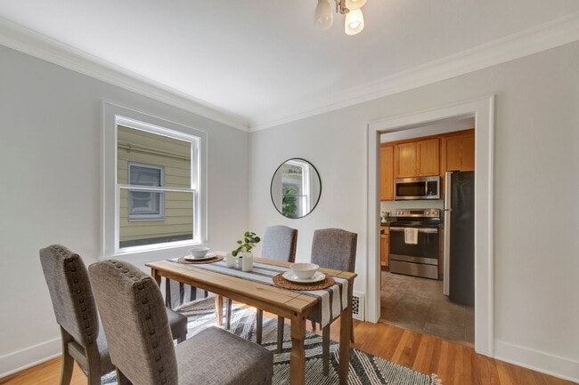 Building Photo - Charming 3BR Townhome in Seattle