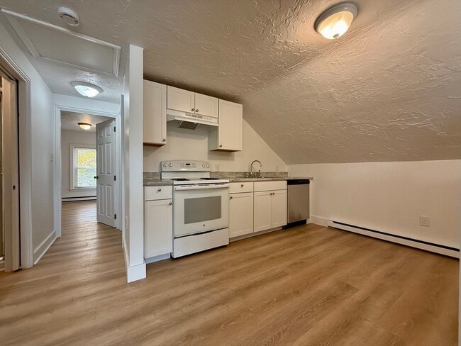 Building Photo - 542 Mt Hope St
