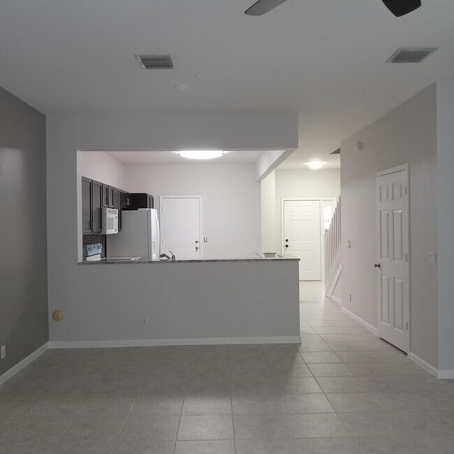 Building Photo - 1024 Woodfield Rd