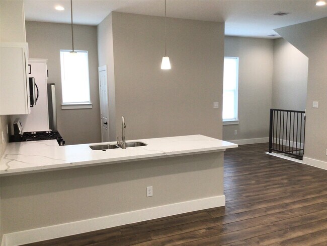 Foto del edificio - 2109 Marnel Rd