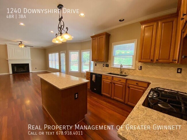 Foto del edificio - 1240 Downyshire Dr