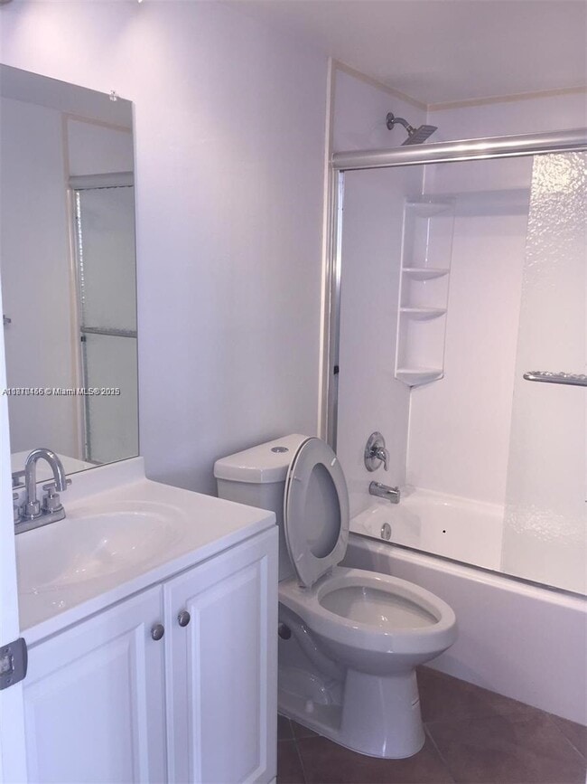 Foto del edificio - 2025 NE 164th St