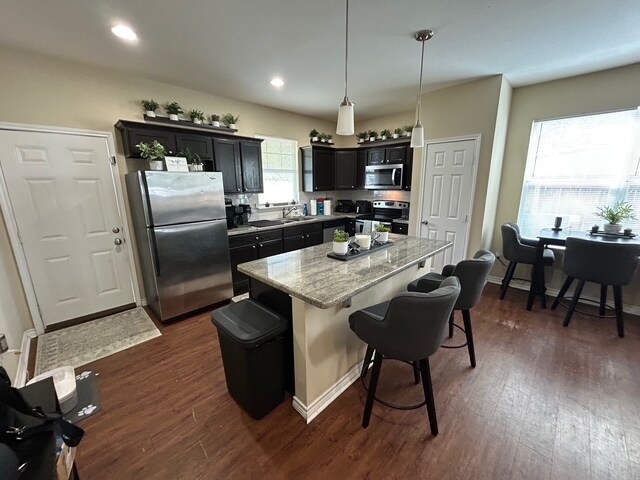 Foto del edificio - 735 Meadow Ln