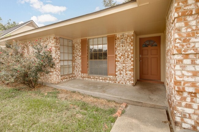 Building Photo - 1201 Francis Dr