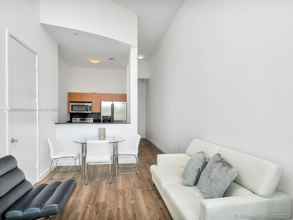 Foto principal - 2200 NE 4th Ave