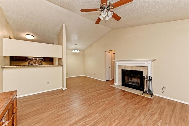 Building Photo - 13302 Lyndhurst St