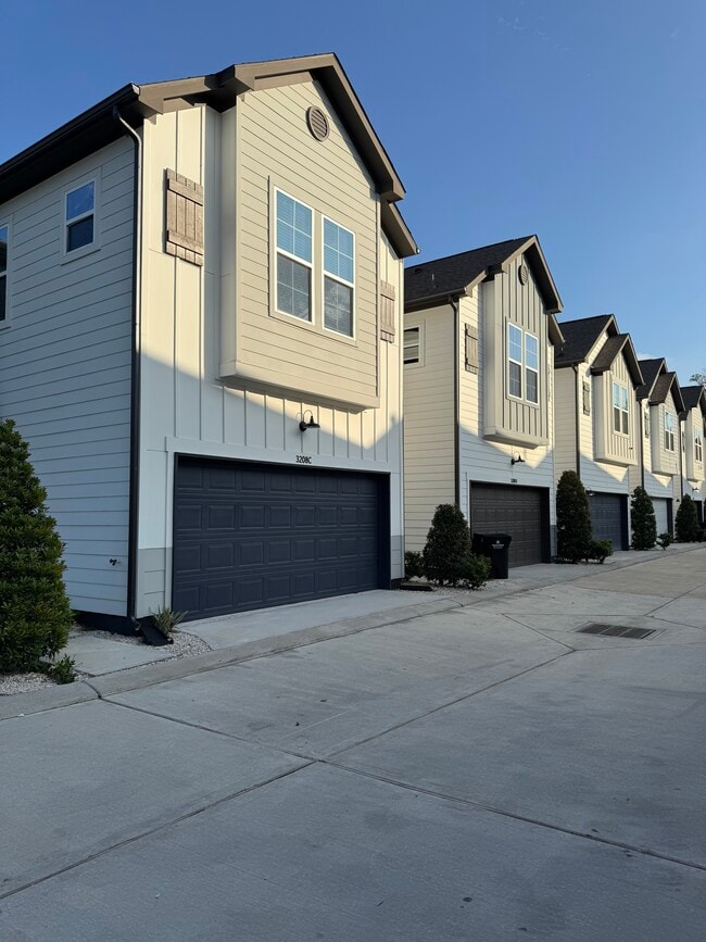 Building Photo - 3208 Bostic St