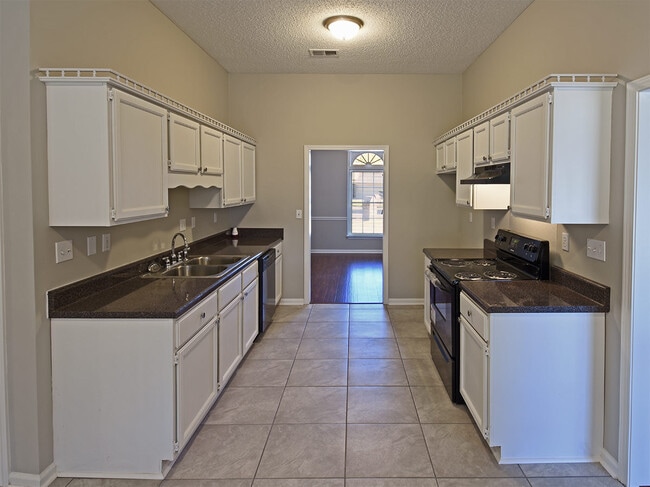 Foto del edificio - 3 Bedroom, 2.5 Bathrooms Near S Germantown and E Shelby Dr