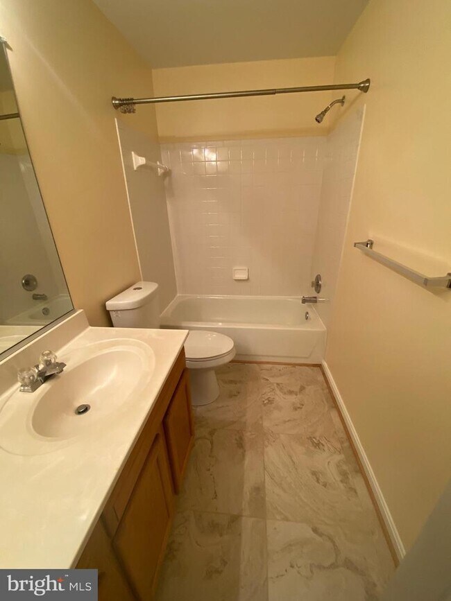 Building Photo - 762C Cedar Crest Dr