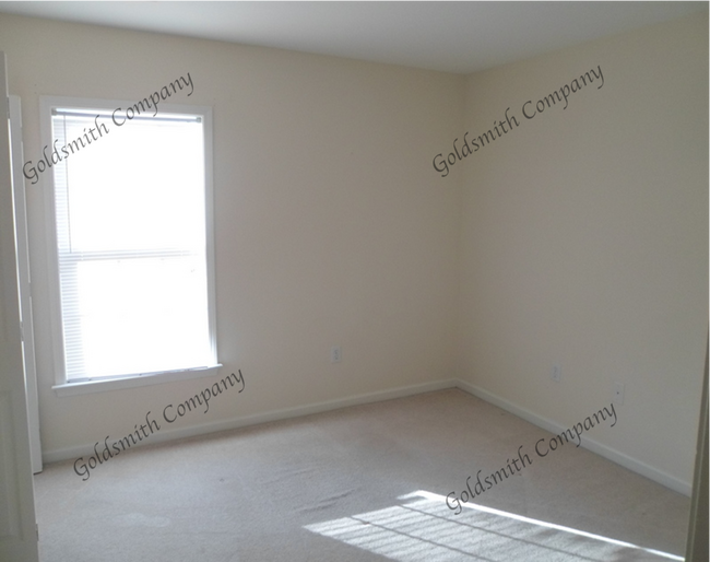 Building Photo - 225 Teaticket Court