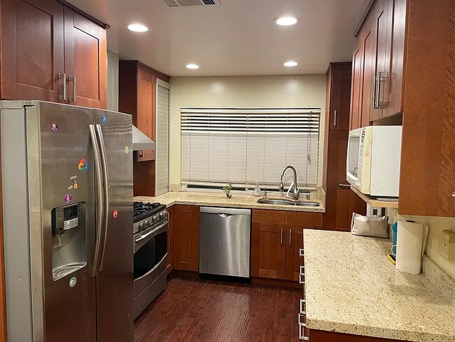 Foto del edificio - 22220 Homestead Rd