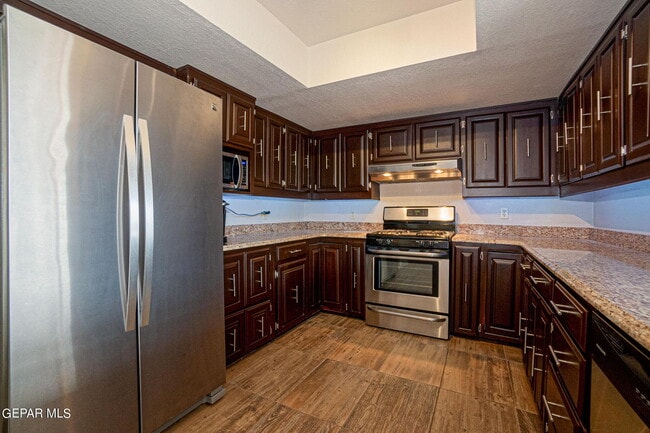 Building Photo - 6441 Via Aventura Dr