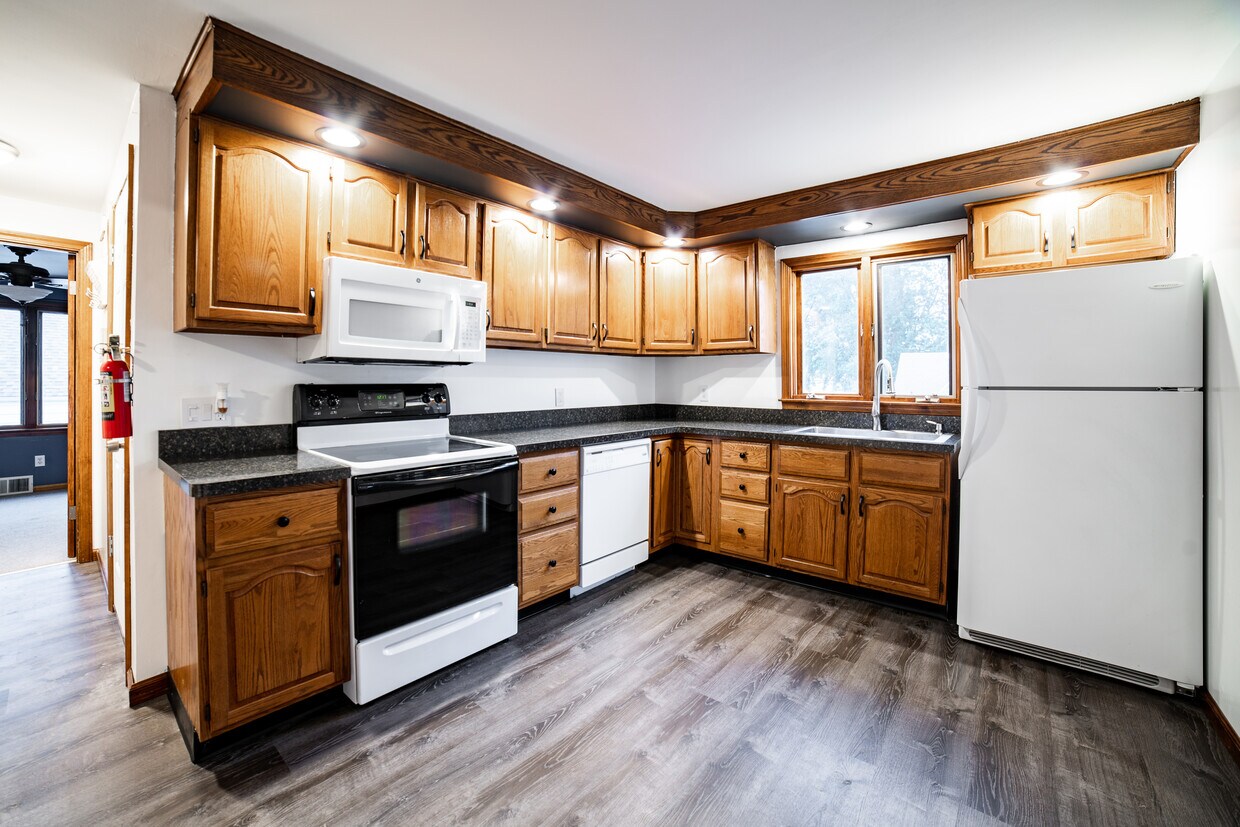 Primary Photo - 29 Ellwood Ave