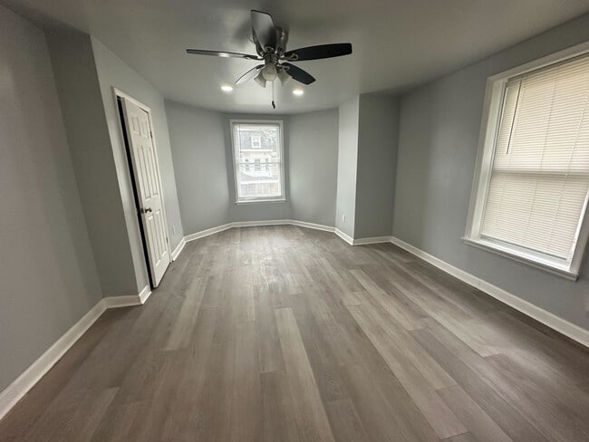 Building Photo - 529 Brinton St