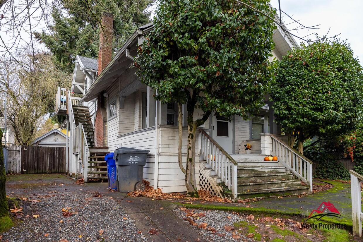 Primary Photo - 2413 NE Multnomah St