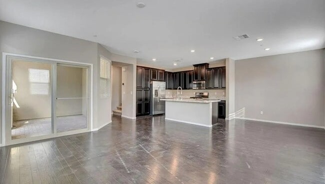 Foto del edificio - 37 Alamere Falls Dr