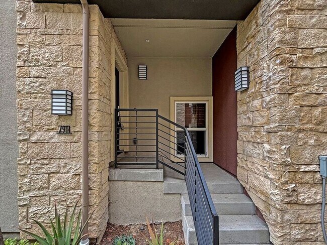 Building Photo - 7911 Modern Oasis Dr