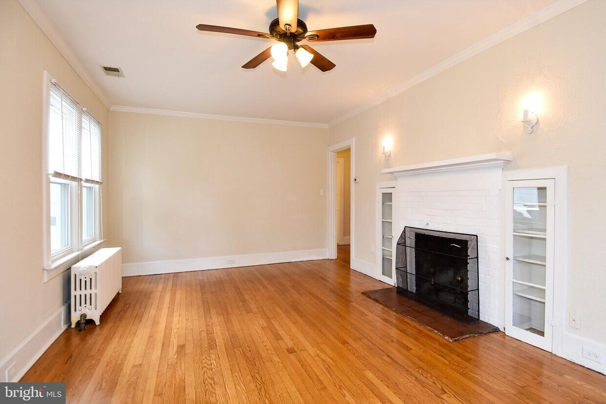 Foto principal - 930 N Danville St