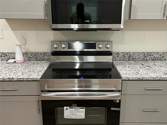 Foto del edificio - 320 Camfield Ct SW