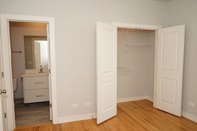 Building Photo - 6138 S University Ave