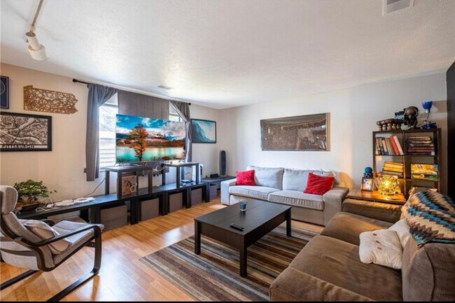 Foto del edificio - 1808 Mary St