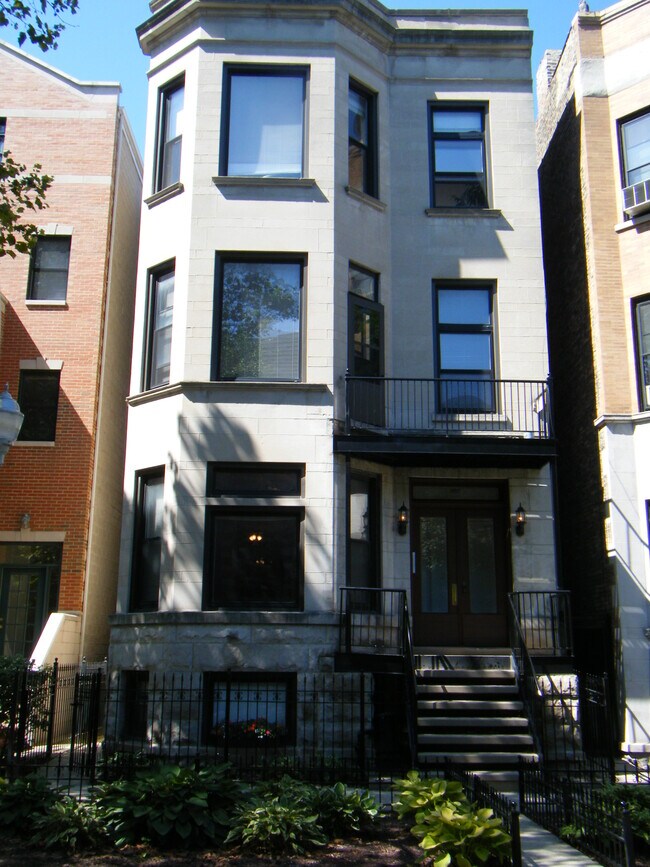 Building Exterior - 3536 N Reta Ave
