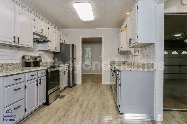 Building Photo - Ready to upgrade your lifestyle in Colony West? 3 Bed 2 Bath Home