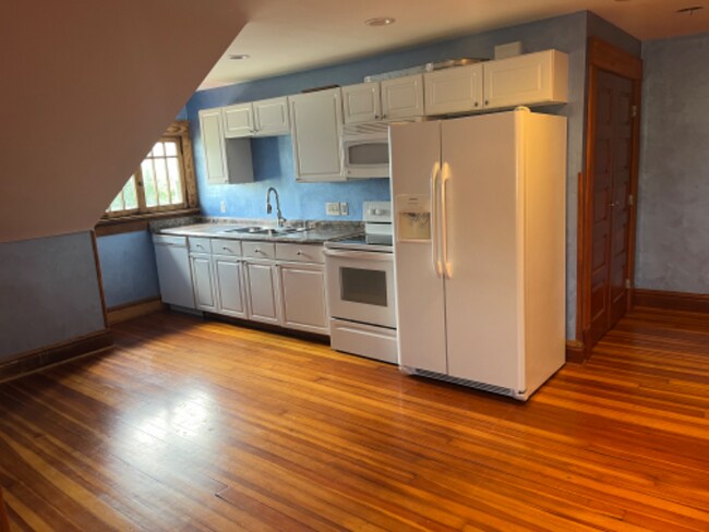 Building Photo - 163 Woodland Ave