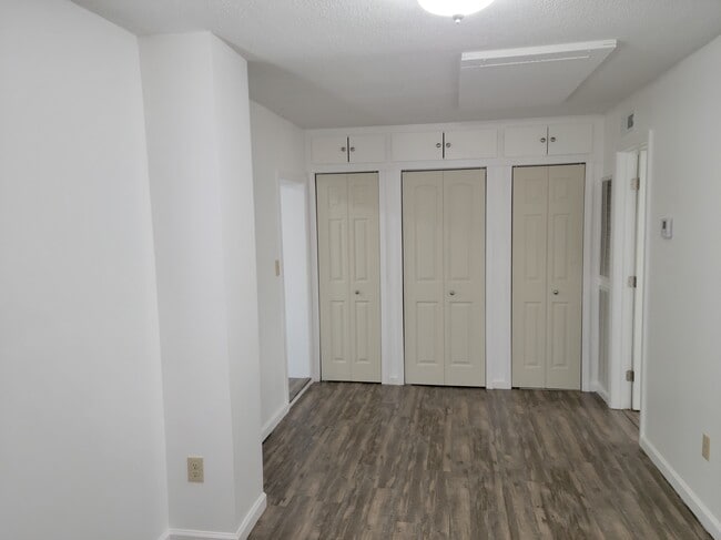 Living Room - 836 Oak Hill Rd