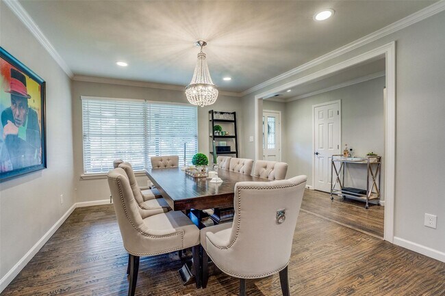 Foto del edificio - 6711 Kingsbury Dr