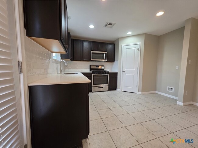 Building Photo - 130 Frasier Dr