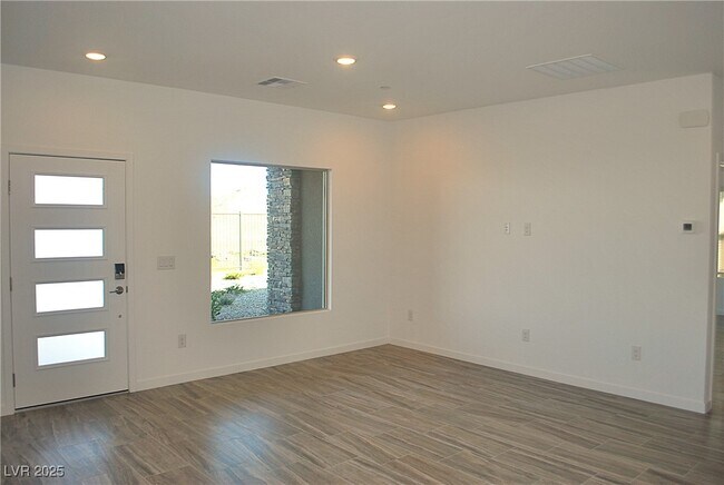 Foto del edificio - 896 Kings Clf Ln