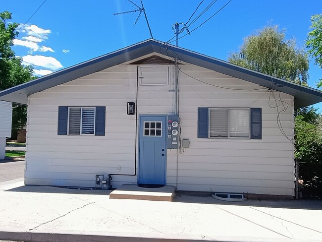 Building Photo - 164 N 400 W