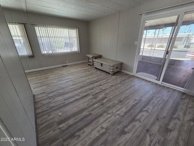 Building Photo - 4065 E University Dr