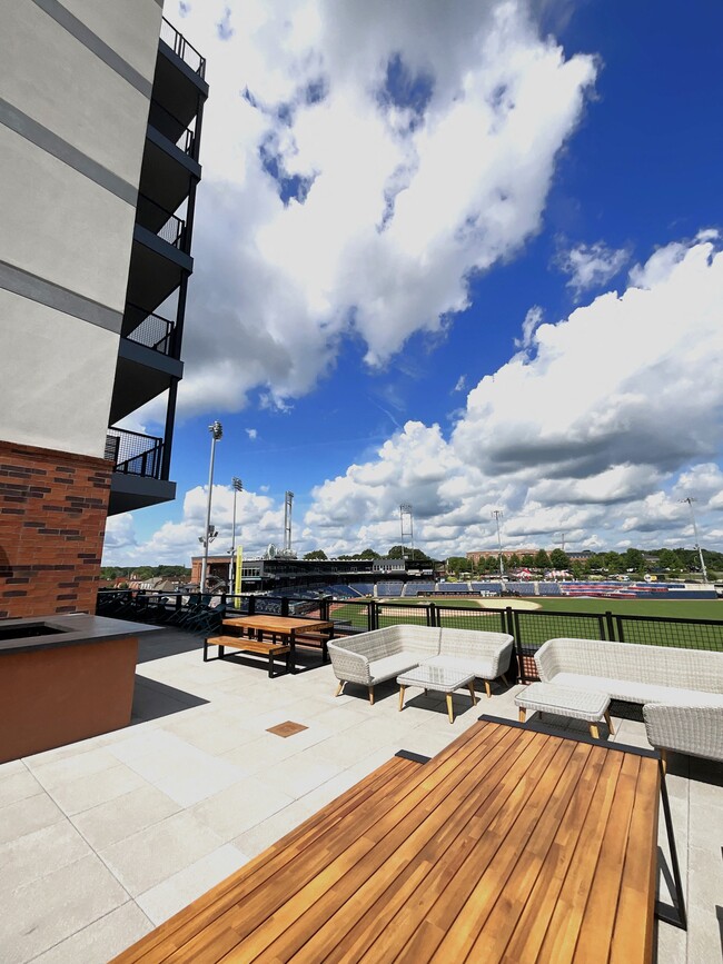 Building Photo - Stadium Lofts