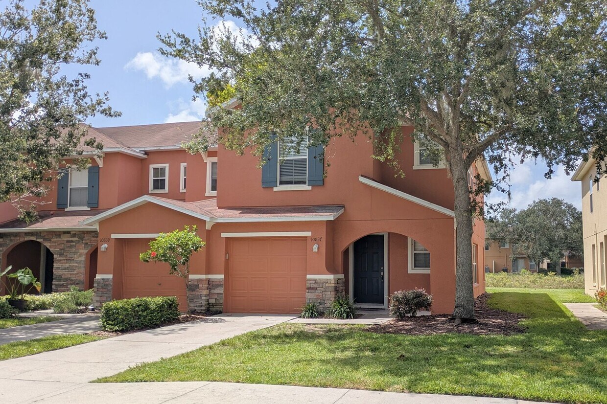 Quality Townhome In Convenient Location! - Quality Townhome In Convenient Location!