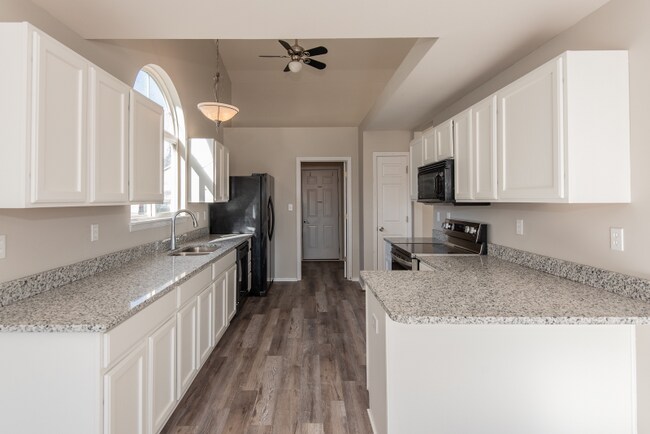 Building Photo - 2517 Silver Lake Estates Dr