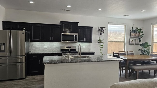 Building Photo - 6906 Brisco Rd