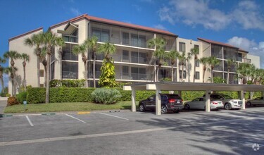 Building Photo - 1925 Gulf of Mexico Dr