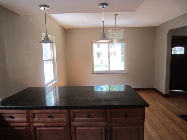 Foto del edificio - Updated 3 Bed 2 Bath Home