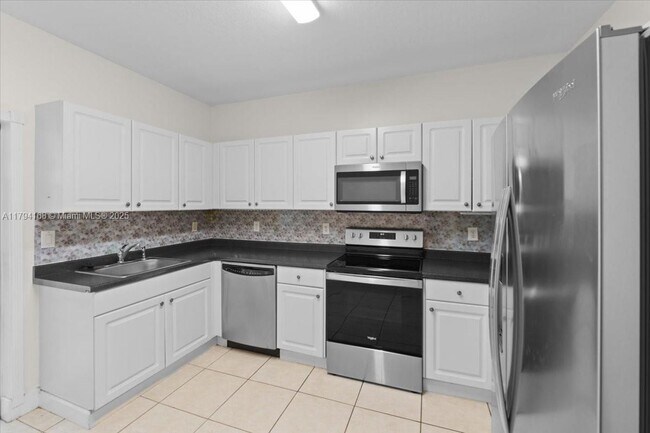 Building Photo - 5660 NW 115th Ct