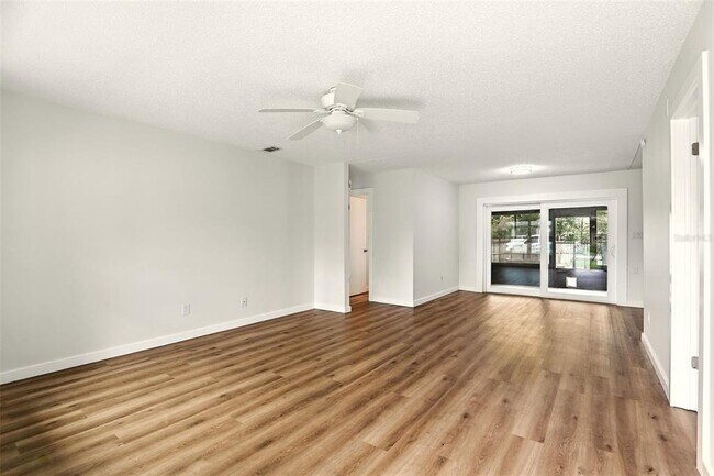 Building Photo - 102 Ventura Dr