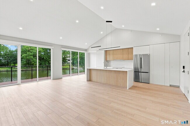 Foto del edificio - 253 Riverside Ave